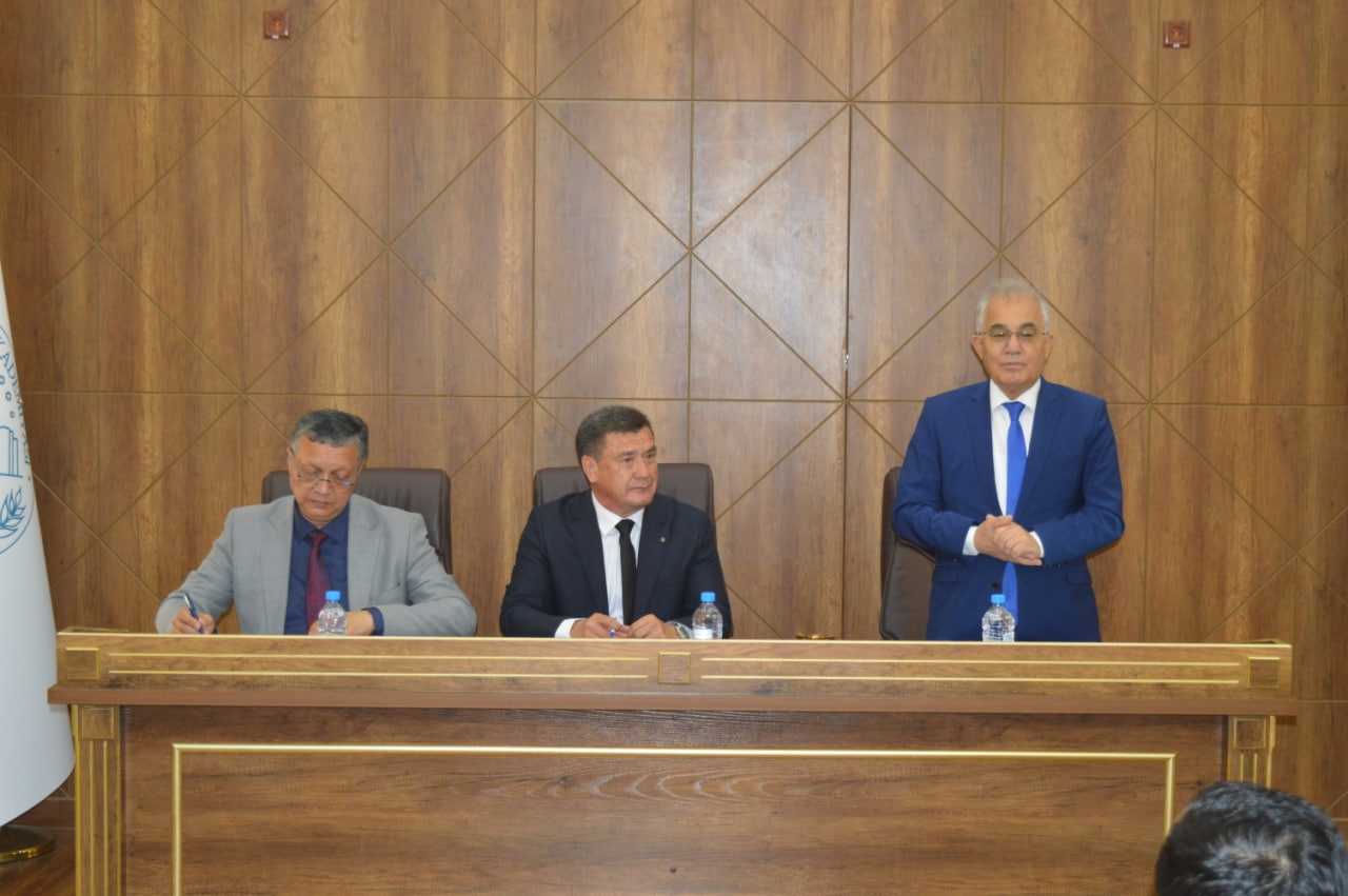 Xorazm Ma’mun akademiyasida davra suhbati o‘tkazildi