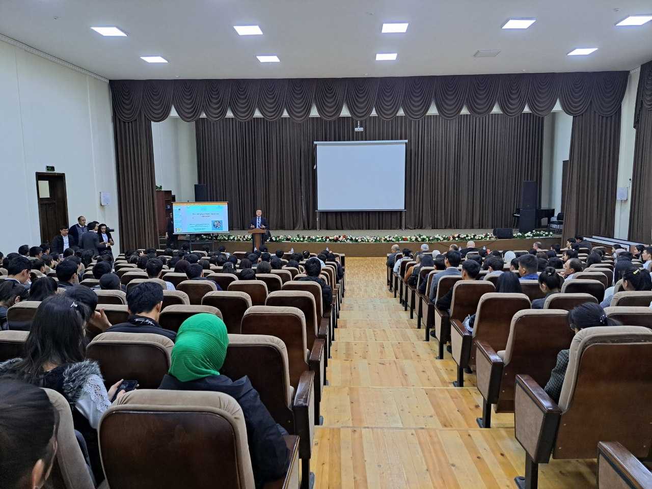 “Инсон ҳуқуқлари” ҳафталиги доирасидаги давра суҳбатлари  давом этмоқда