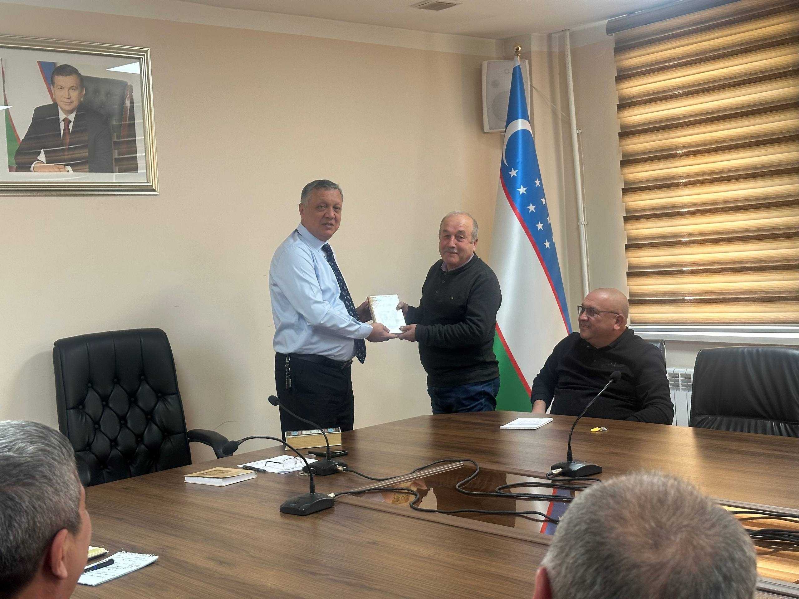 Davlat va huquq institutida «Kitob o‘qish soati» tashkil etildi